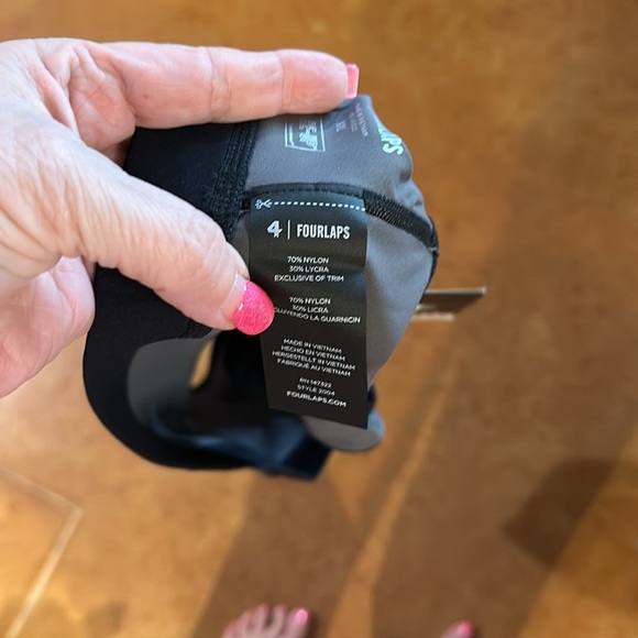 NWT Fourlaps Infinity Sports bra. Size XL - Picture 4 of 4